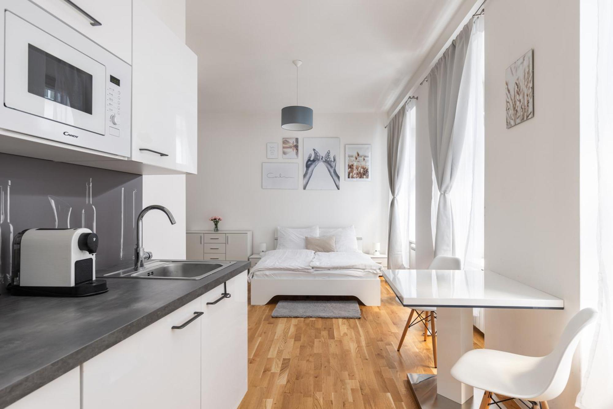 Stay2Gether Beige Nest - Metro Florenc Прага Екстериор снимка