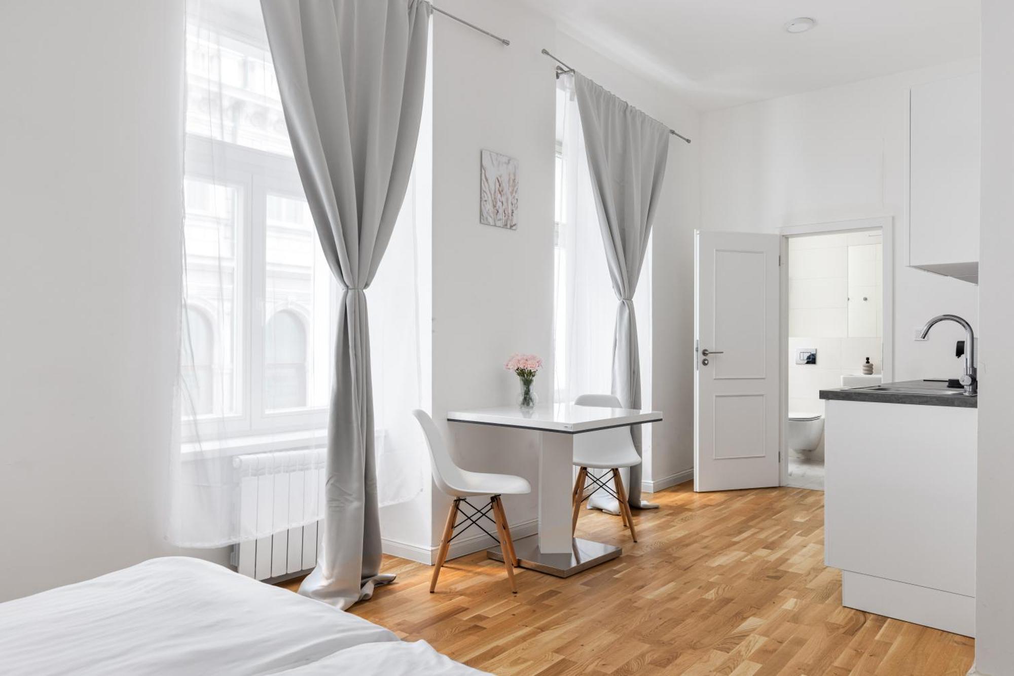 Stay2Gether Beige Nest - Metro Florenc Прага Екстериор снимка